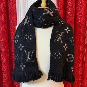 NWOT Louis Vuitton Logomania Black and Silver Metallic Winter Scarf